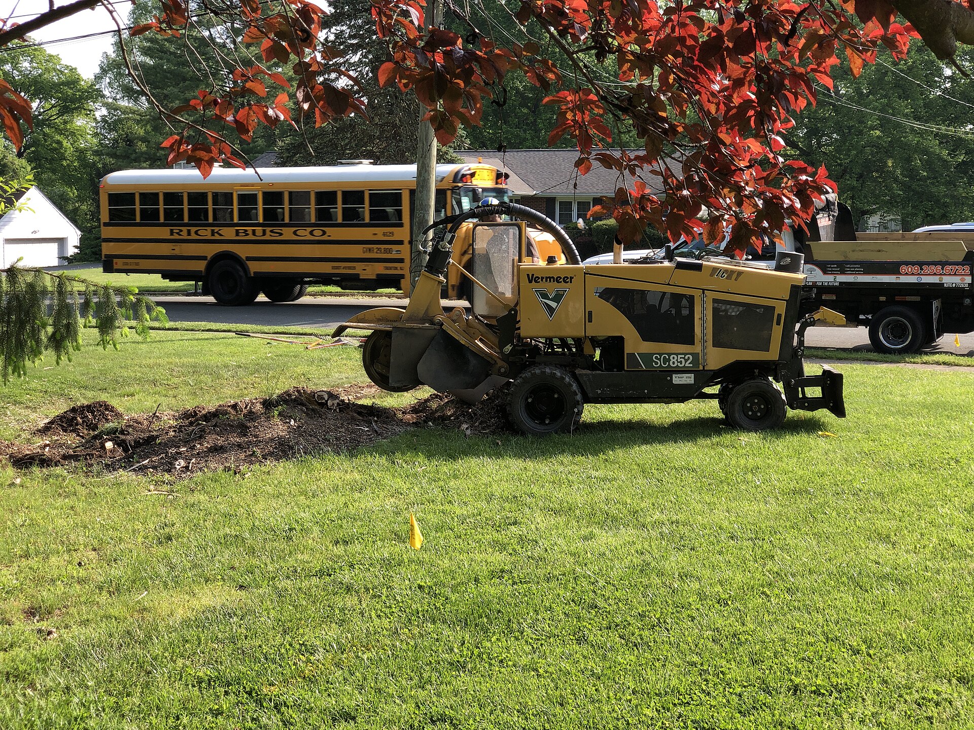Stump grinder mid-cut